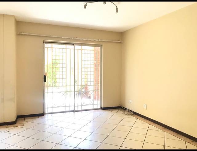 2 BEDROOM TOWNHOUSE RENTED IN DIE HOEWES